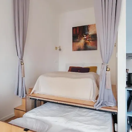 Days - Spacious Designer In Center - Powder Tower Apartment
