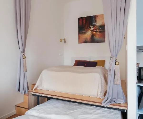 Days - Spacious Center Next To The Powder Tower Apartament
